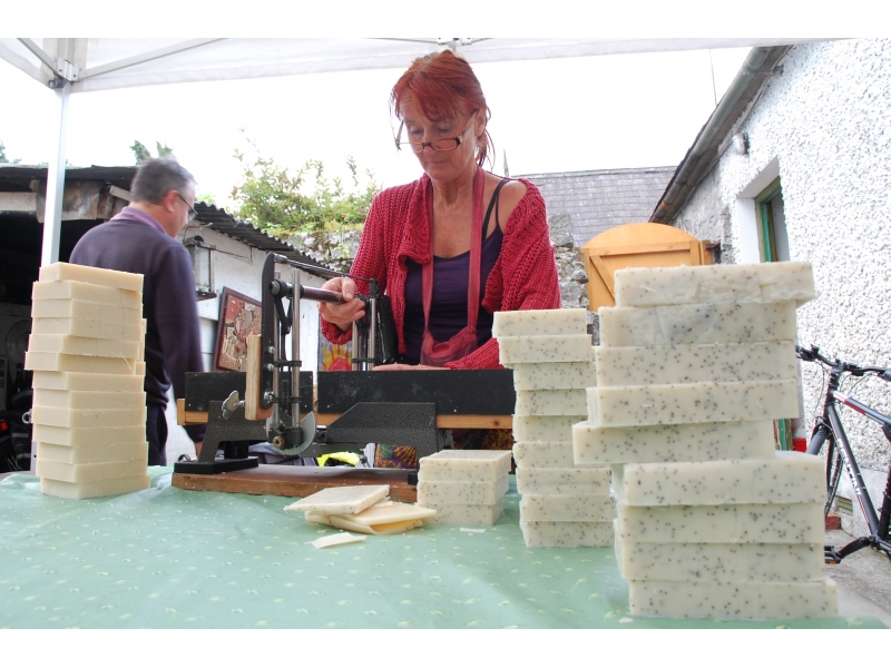 cutting-the-soap-in-small-batches-by-hand