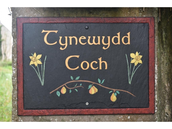 slate-house-sign-in-welsh